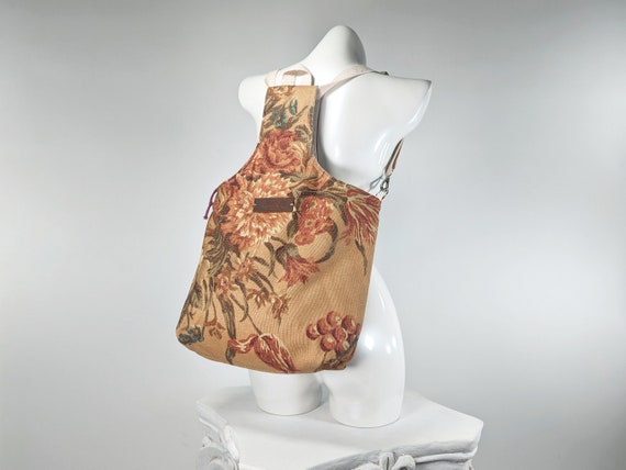 Convertible Floral Backpack: 6-in-1 Handmade Travel Bag  display picture 1