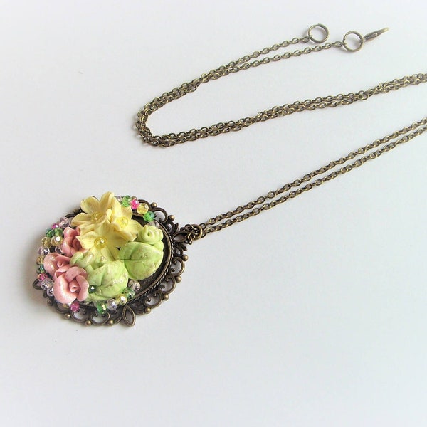 Collier Fleurs , Collier Rose Jaune Vert , Collier en porcelaine froide Métal Bronze et Perles .