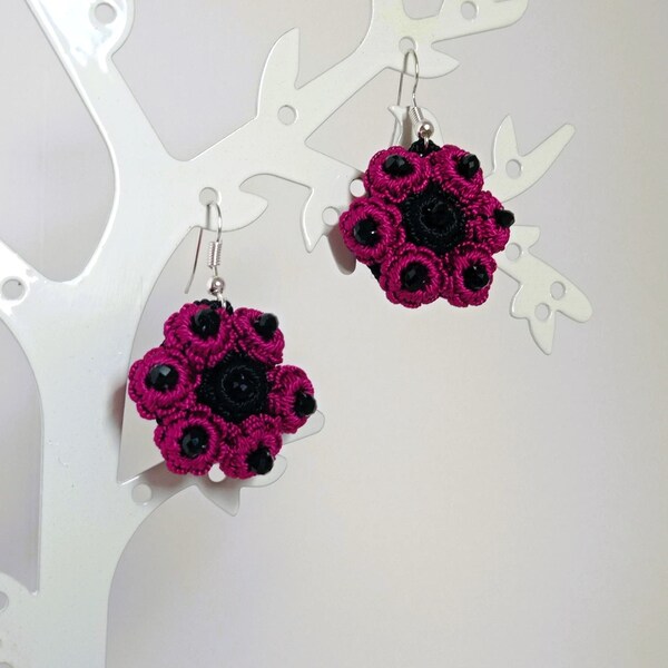 Boucles d'oreilles Rondes Perles Roses Fuchsia et Noires .