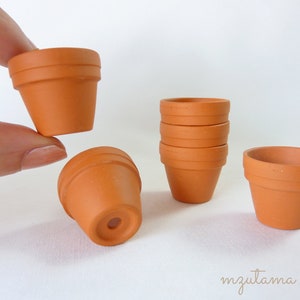 Mini Terracotta flower Pot  24 x 20 mm  &lt; 1 - 3 pieces &gt;