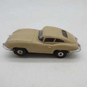 1960&#39;s Jaguar XKE (Tan) Aurora Slot Car - Thunderjet - T-jet - HO - Sold As Is