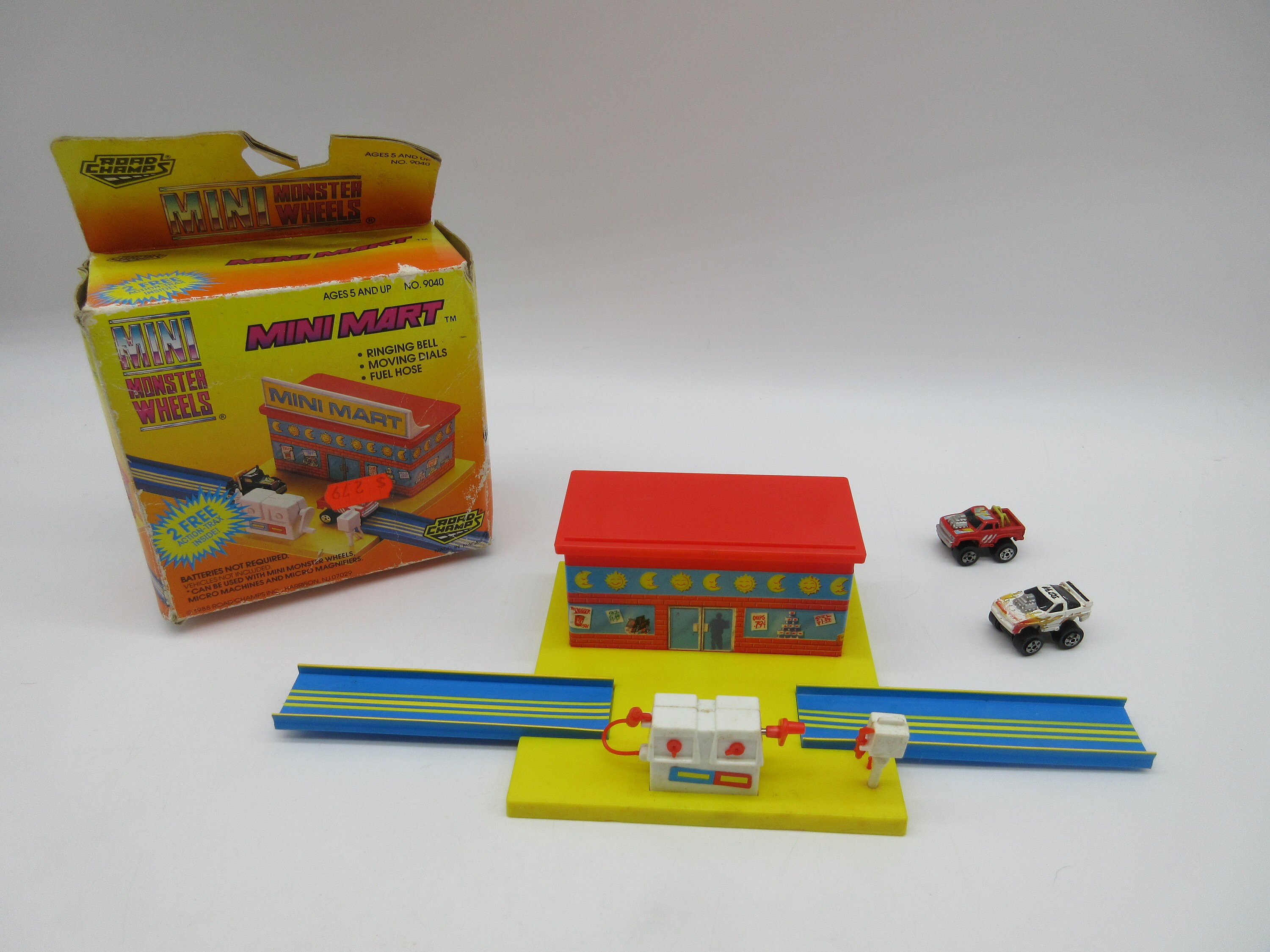 1988 MINI MART Road Champ Playset + Box + Cars - Micro