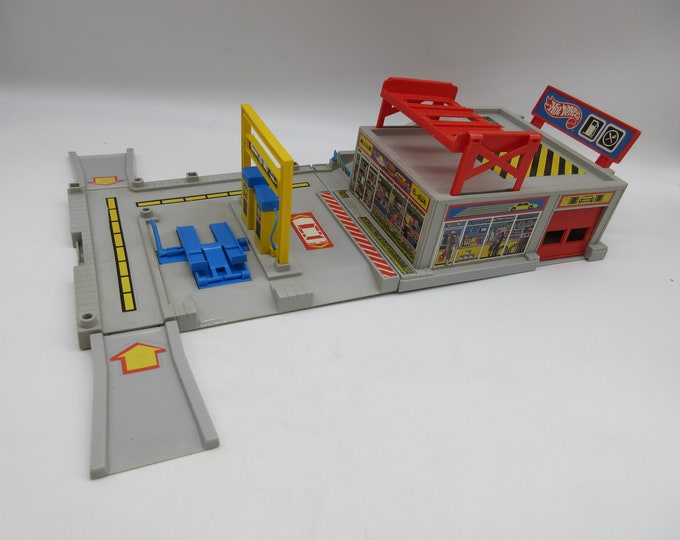 1986 Hot Wheels Gas Station PLAYSET Redline Hot Wheels Diecast Lesney