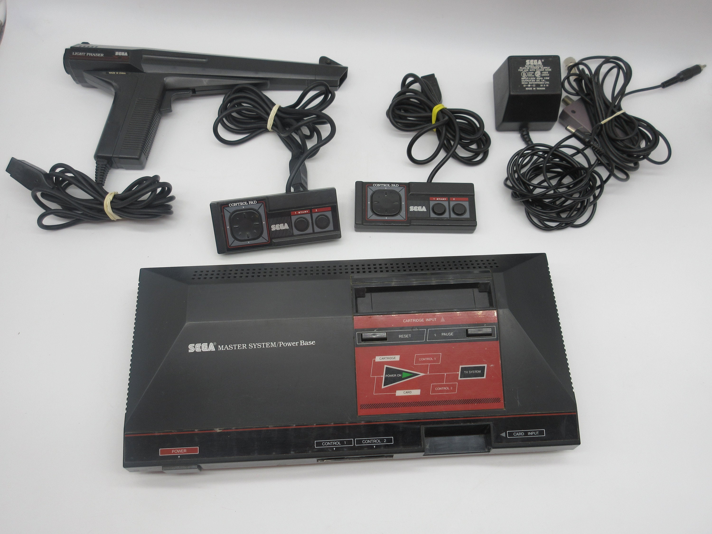 1985 SEGA MASTER SYSTEM Console - Complete With 2