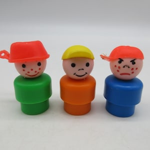 1980&#39;s Boys with Hats / Pan / Pot  - Vintage Fisher Price - Little People - Adventure People  - Accessories Part