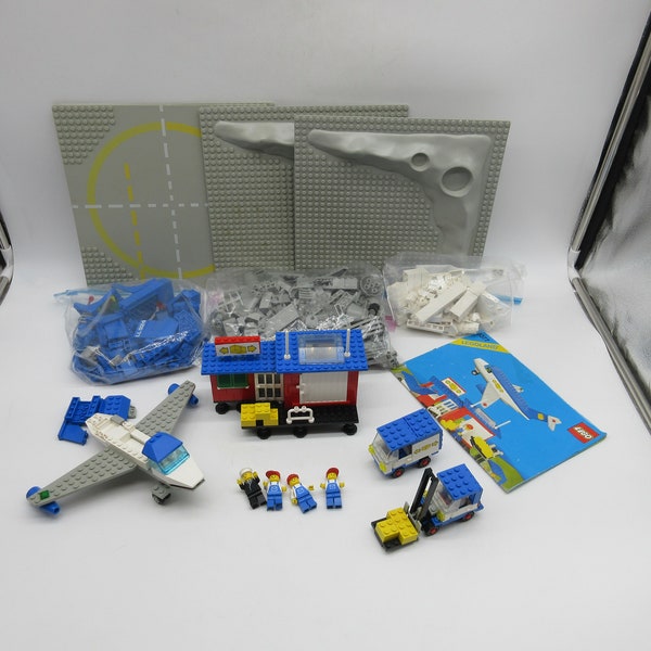 1985 LEGO Delivery Center #6377 + Moon Space Set  - Vintage LEGO Mini Figure Minifigures