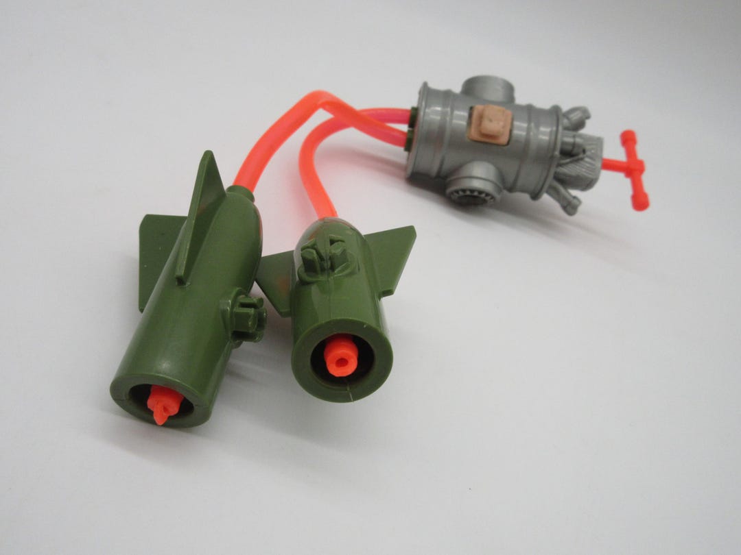 1998 Small Soldiers Nick Nitro Weapon Part - Small Soldiers