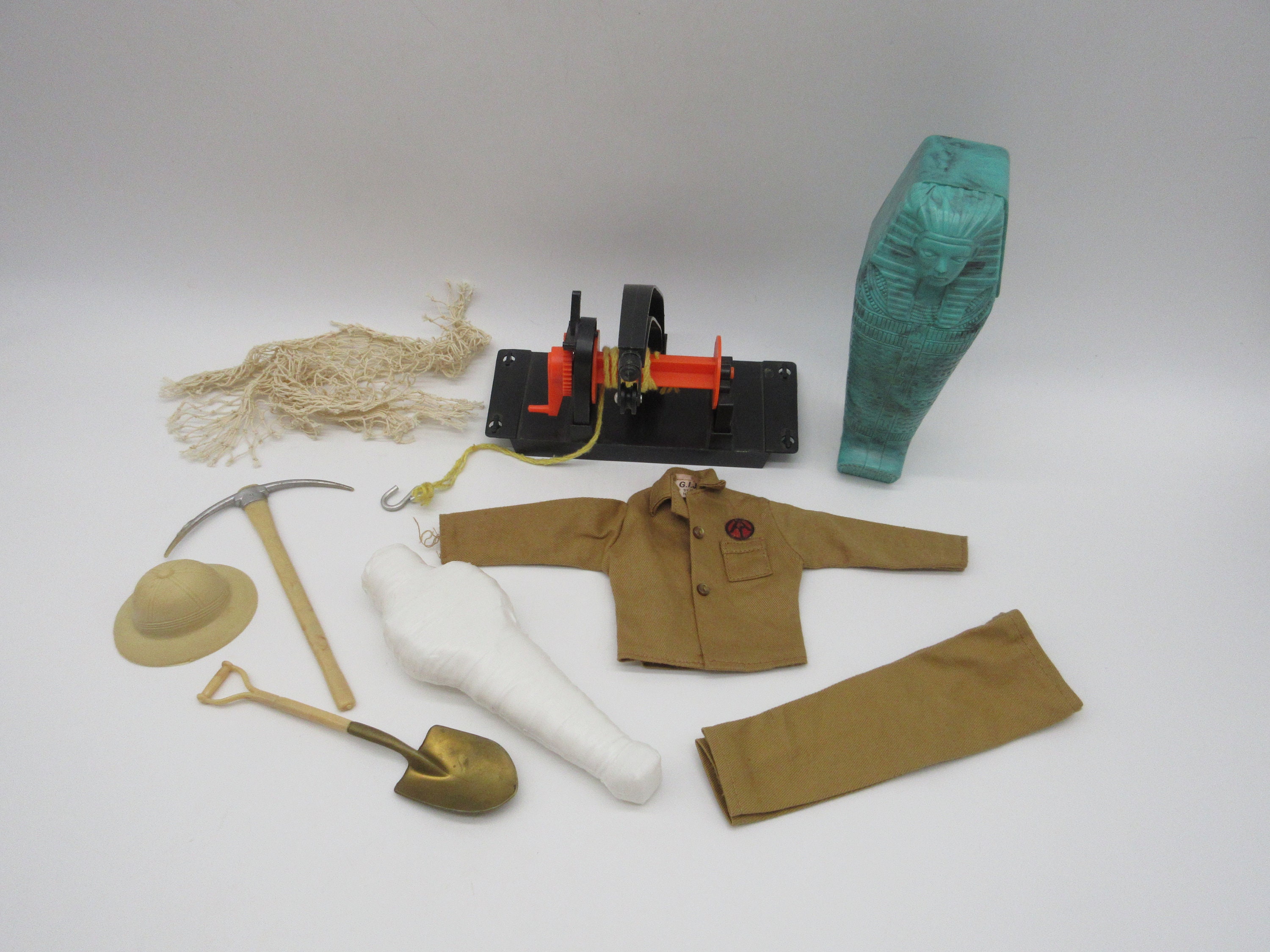 1971 Secret of the Mummies Tomb Winch Shovel Net Hat