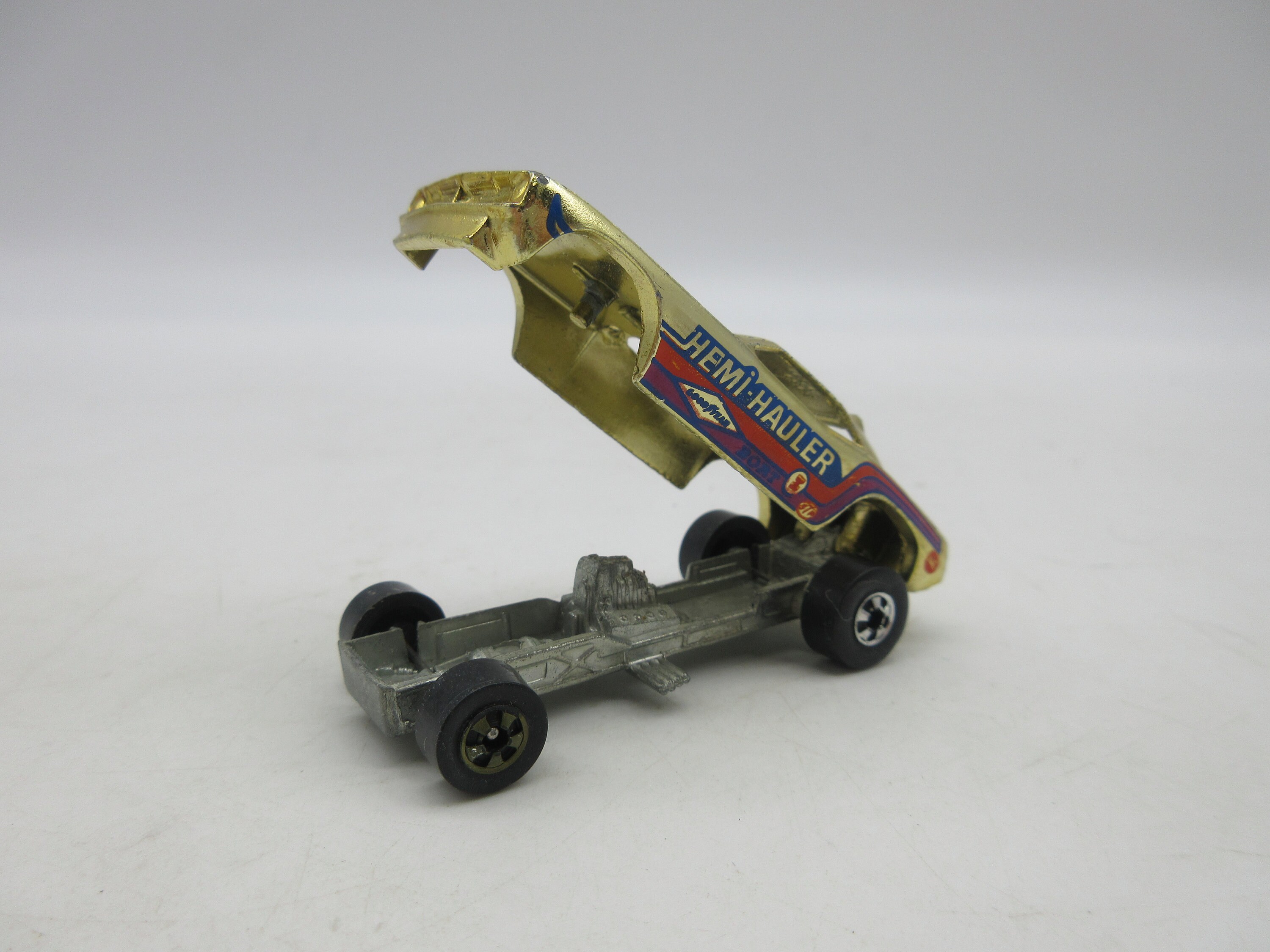 大流行中！ Hemi 1969 Hauler Vintage Die-cast - Wheels Hot - Gold ミニカー