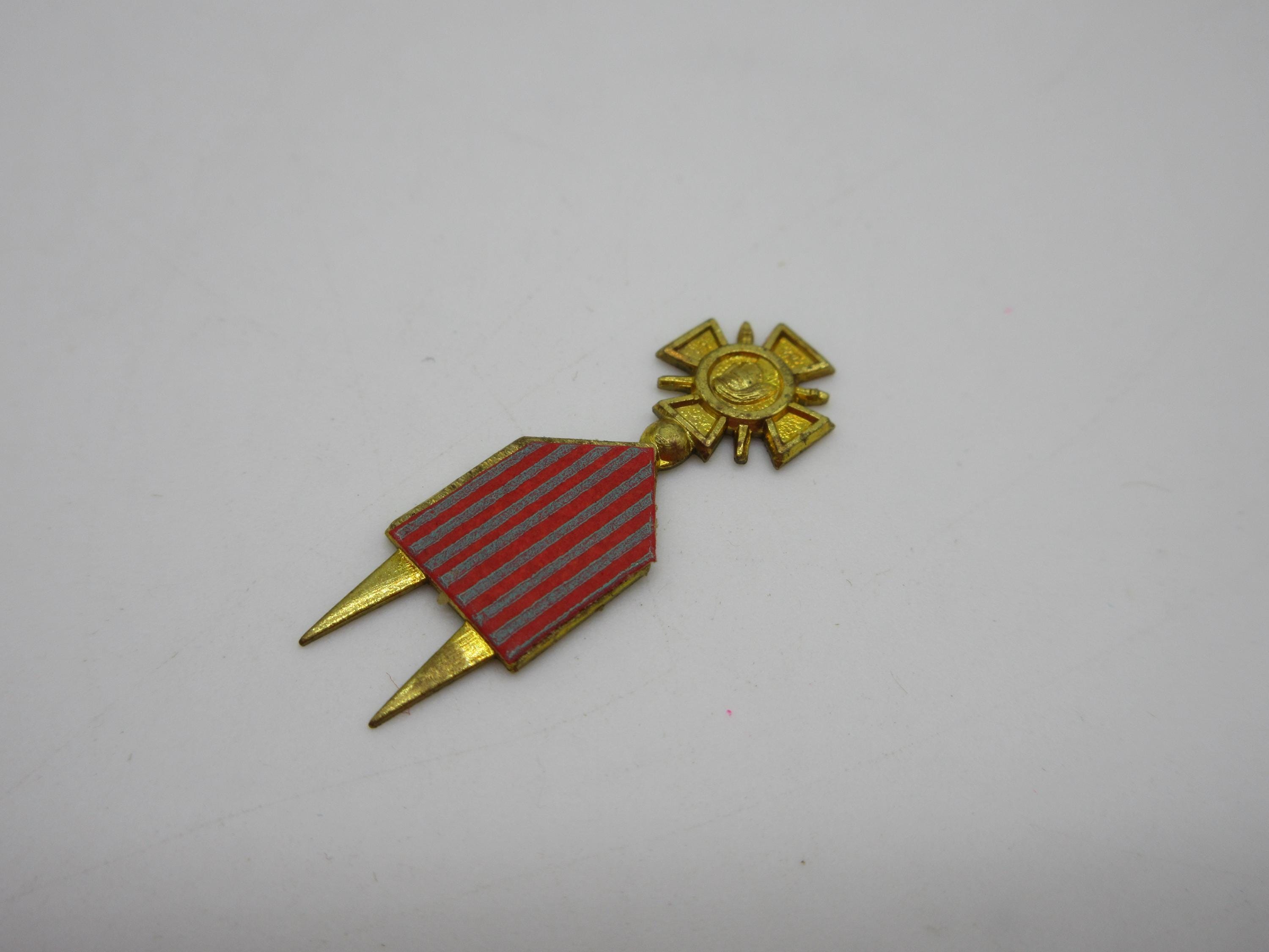 1964 *rare* French Resistance Medal SOTW - 12