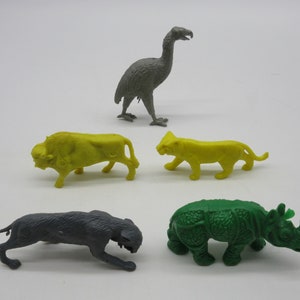 1960&#39;s Nabisco Premium Toy Give-Away - Plastic Zoo Animals - Rhiino - Diatryma - Sabertooth