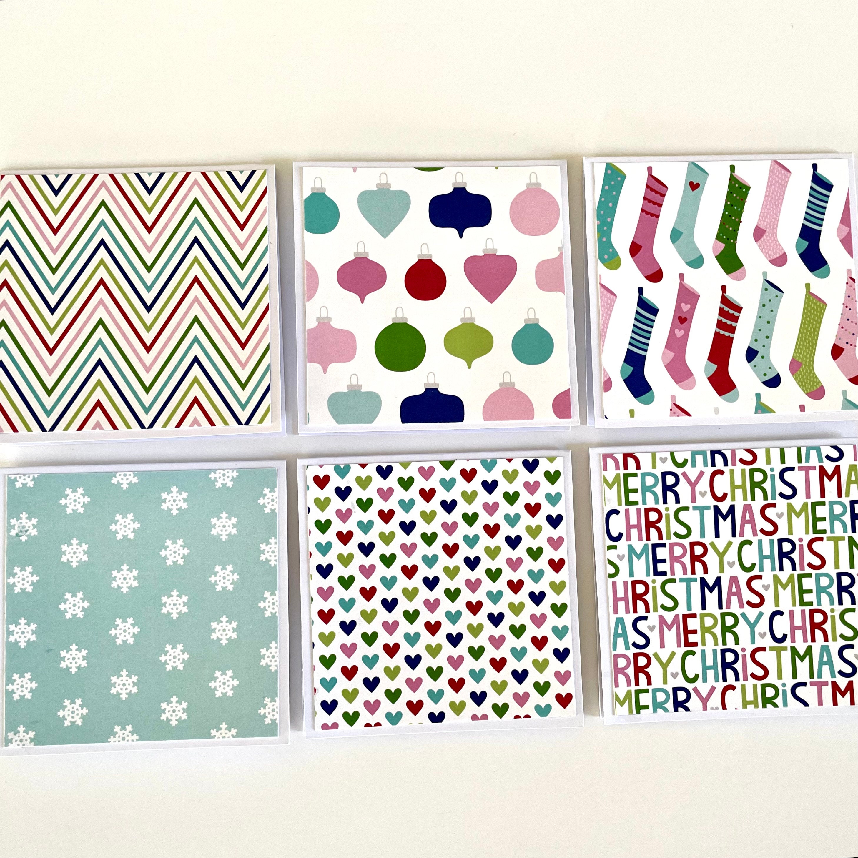 Set of (6) - blank 3”x3” Christmas/Holiday themed notecards w/white envelopes
