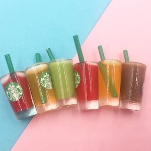 10pc Miniature Soda Pop Juice Drinks Scrapbooking Cup Cabochons Muti- Colored Soft Drink Beverages Mini Resin Logo Glasses With Green Straws