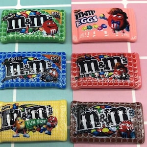 10pc- 34mm Kawaii M&M Chocolate M Beans Bag Flatback Resin Character Face Cabochons Novelty Artificial Candy Fake M Bean Food Embellishments