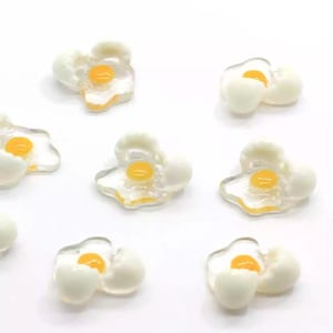 9- 16mm Mini Broken Artificial Chicken Eggs Flatback Cabochons Novelty 3D Resin Breakfast Food Cracked Fried White Poached Egg Embellishment