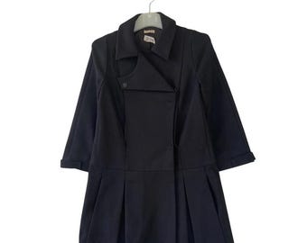 Chaqueta estilo peacoat con falda plisada Miu Miu negra / Abrigo de lana de diseñador Avant Garde Prada Era