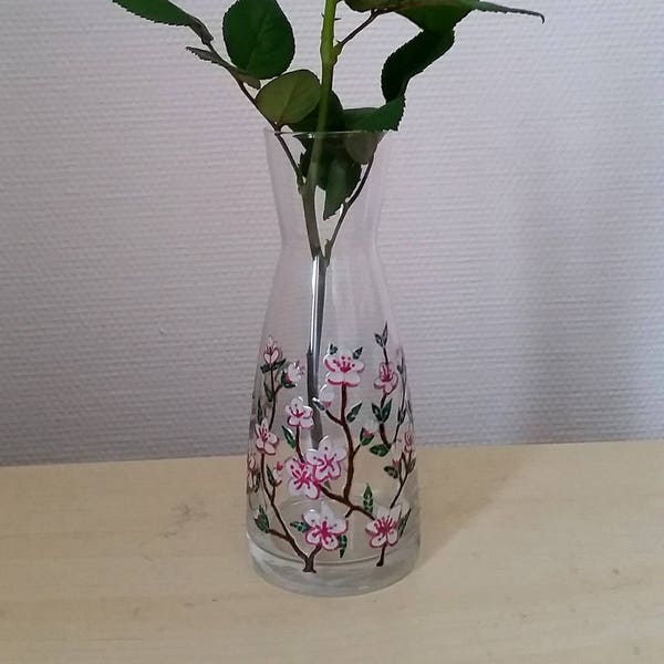 Les fleurs de cerisier : Carafe ou vase peint à la main