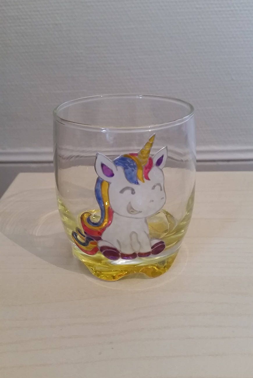 La Licorne Arc-En-Ciel sur Verre à Eau Peint La Main