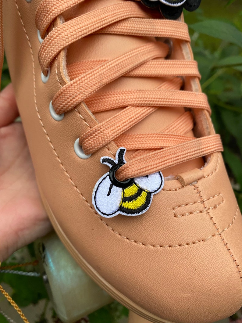 Roller Skate Accessories - Honey Bee - One Single Bee / DAISIES Eyelet Flower Shoe Lace- USA Fast Shipping 