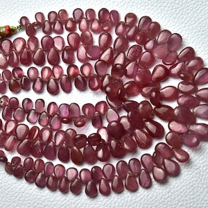 Cuentas de rubí natural lisas en forma de pera (4 x 6 mm a 7 x 10 mm), briolettes de pera lisa, cuentas de piedras preciosas, cuentas de rubí rosa rellenas de vidrio - Tira de 8,5 pulgadas (n.° 6369)