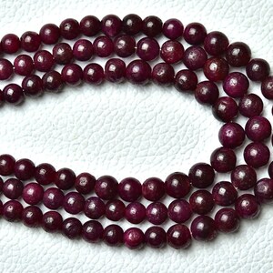 Natürliche Rubin Kugelperlen 5 mm bis 7 mm glatte Kugeln Edelstein Kugeln Perlen gefärbt Rubin runde Perlen Schmuck machen 8 Zoll Strang No6109