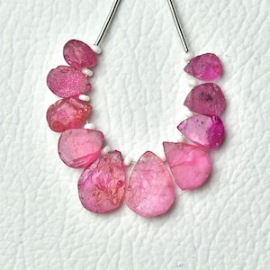 Natuurlijke gehamerde robijn ruwe perenkralen 5 x 7 mm tot 9 x 13 mm ongepolijste peer brioletten edelsteenkralen glasgevulde robijn perenkralen 20 stuks nr. 5569