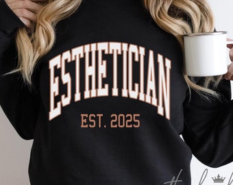 Sweatshirt personnalisé esthéticienne Sweatshirt personnalisé esthéticienne est 2025 pull de remise des diplômes 2025 chemise esthéticienne Sweatshirt esthéticienne