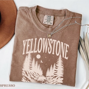 Vintage Yellowstone National Park Comfort Colors® Boho Wilderness T-shirt Unisex fit campingshirt Yellowstone River Bear-shirt
