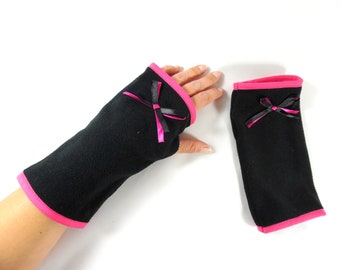 Black Fleece mittens with pink fabric and black and pink bows