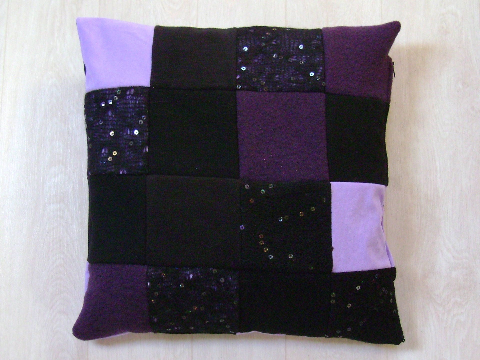 Housse de Coussin Style Patchwork Noir et Violet