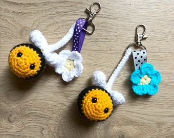 Porte clés au crochet Bzz l'abeille avec sa fleur