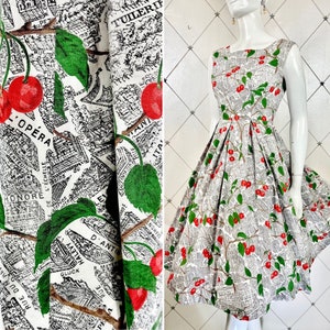 Vestido de algodón con estampado novedoso de los años 50, cerezas y mapa callejero de París. Monumentos famosos. Cremallera de metal. Etiqueta: Jollita. Reino Unido 6 - 8. Original Vtg.