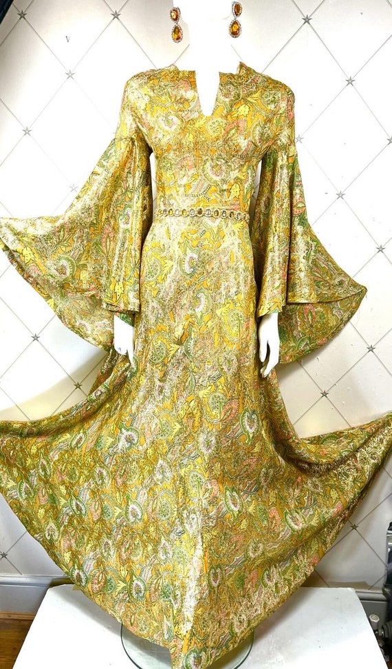 On Hold* Late 1960s Shimmering Gold Lurex Paisley… - image 2