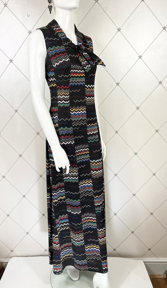 1970's Zig Zag Abstract Print Tie Neck Sleeveless Maxi .. Metal Zip .. Label: English Lady ... UK 12 .. Original Vintage Seventies 70's