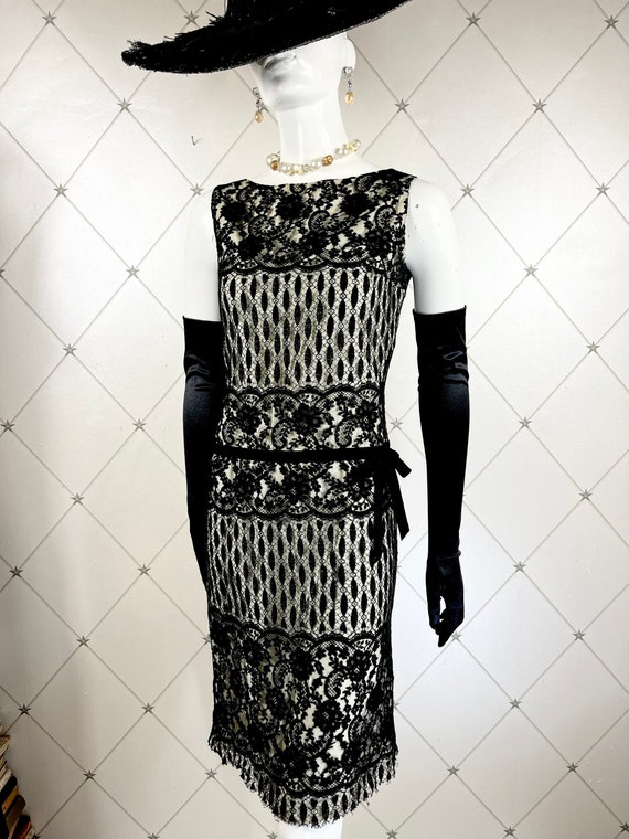60’s Brown Scalloped Neckline Floral Print Shift Dress