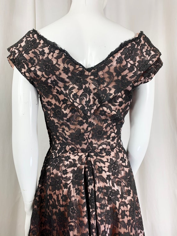 Late 40's /Early 50s Black Lace & Shell Pink Duch… - image 8