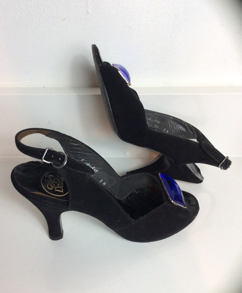 Zapatos de ante negro de los años 50 con grandes piedras de cristal azul. Marca: De Liso Debs by Palter de Liso New York para Dolcis. Talla 4-4.5 (Reino Unido). Años cincuenta. imagen 6