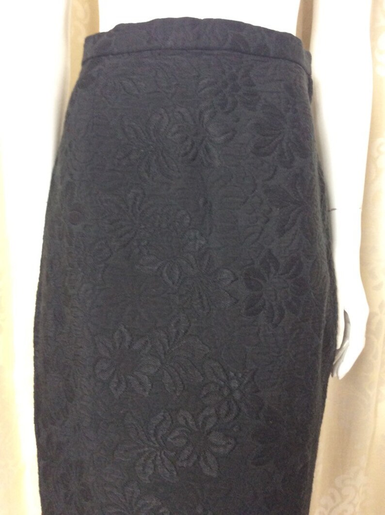 A Focus Model...tailored in London UK Size 10 Sixties 60/'s Fabulous Vintage 1960/'s Black Cotton Rayon Floral Brocade Evening Skirt Label