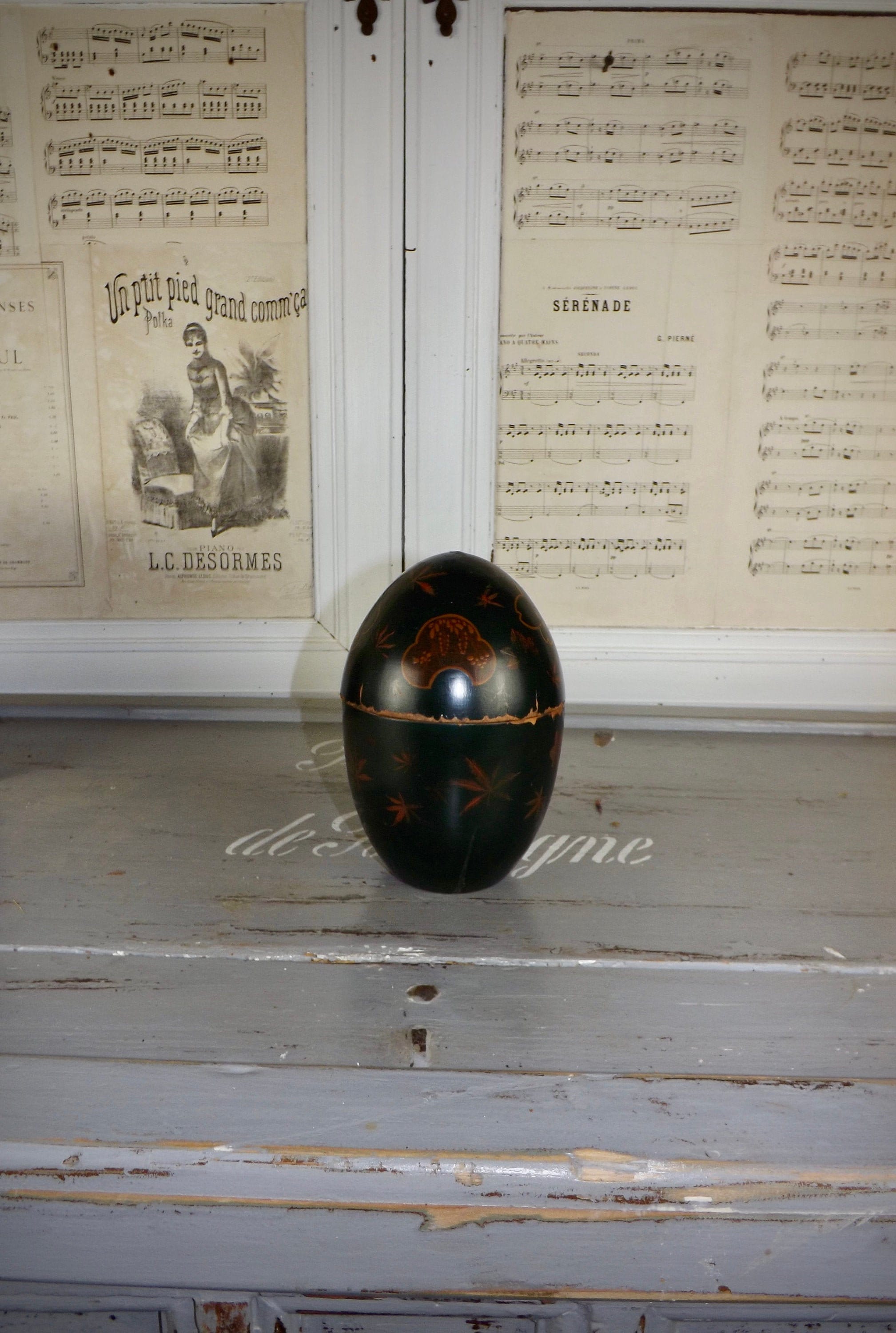 Vintage Français Laquered Chocolate Box/Chinese Export C1930S Ester Egg