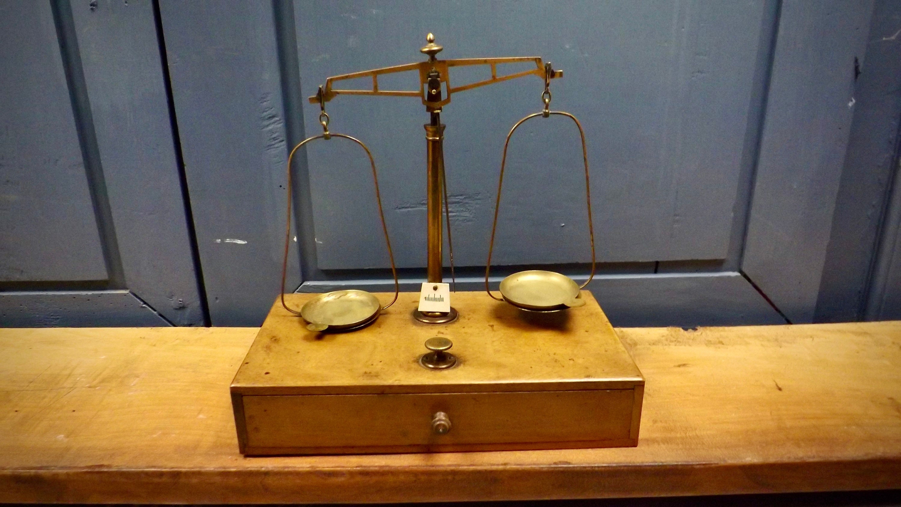 Vintage Français Apothecary Brass Balances Médecine Balance