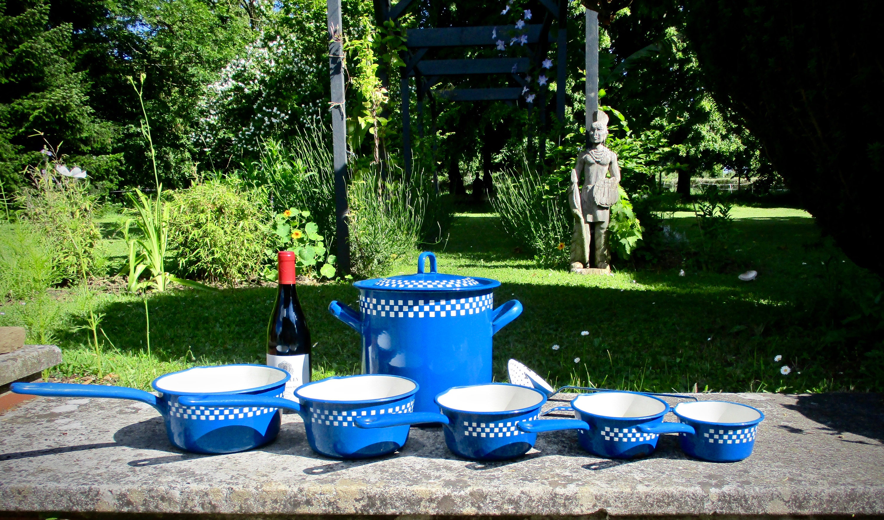 Français Vintage Enamel Saucepan Set - Casserole Pot Lustucru Pattern