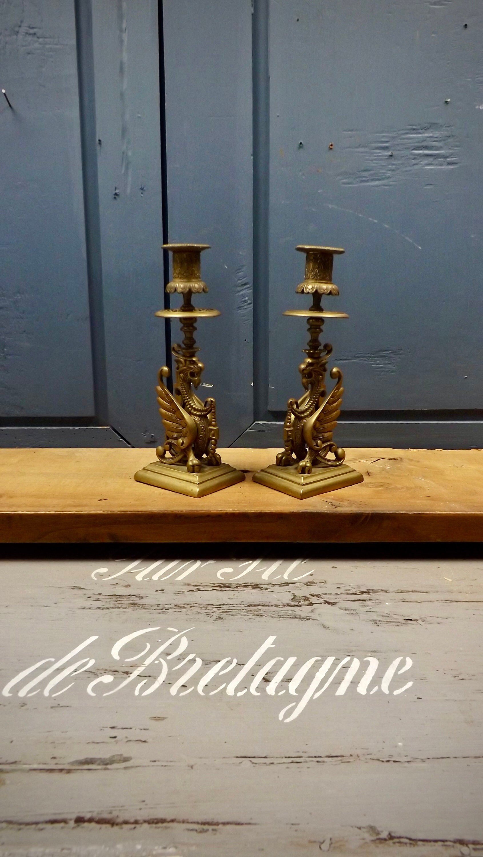 Paire Assortie de Chandeliers en Laiton Français Antiques Dans Un Superbe État d'origine C1900