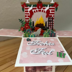 Cartolina di Natale tradizionale con camino