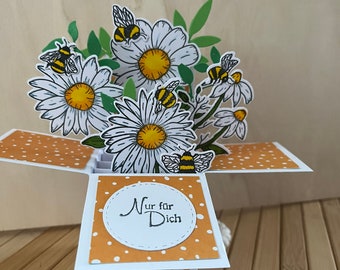 Gruß-Geburtstagskarte mit Blumen und Bienen