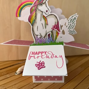 Tarjeta de cumpleaños niña unicornio arco iris hada