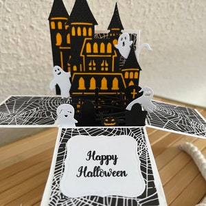 Château effrayant de carte Halloween