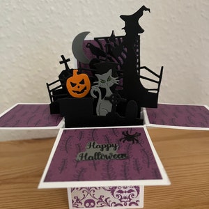 Carte d'Halloween avec des citrouilles fantômes de sorcières