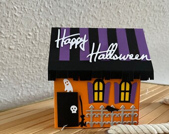 Happy Halloween Haus mit vielen kleinen Details