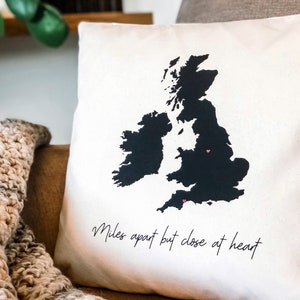 Regalo de relación de larga distancia, funda de cojín personalizada, mapa del Reino Unido con corazones para la familia, mejor amigo, novio, regalo de novia