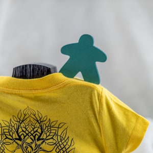 Shoulder Meeple: Magnetic Board Game Companion